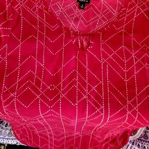 Plus size red geometric design women's top, light weight polyester